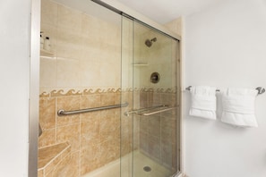 Condo, 1 Queen Bed, Lanai, Garden View (Kona Pacific C319) | Bathroom