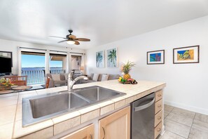 شقة - عدة أسرّة - بشرفة مسقوفة - بمنظر للمحيط (Sea Village 4307) | المنشأة من الداخل