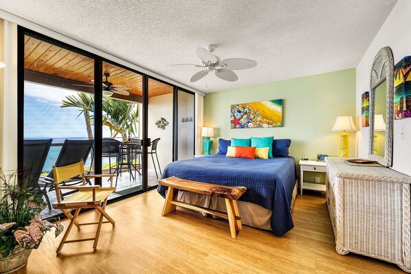 Condo, Plusieurs lits, lanai, vue sur l’océan (Surf and Racquet 4203) | 2 chambres, décor unique, ameublement unique, literie fournie