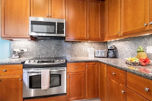 Townhome, Multiple Beds, Lanai, Golf View (Mauna Lani Fairways 1101) | Private kitchen