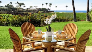 Condo, Multiple Beds, Lanai, Ocean View (Mauna Lani Point H101) | Outdoor dining