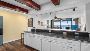 Kondominium, Beberapa Tempat Tidur, balkon, pemandangan samudra (Kona Bali Kai 201) | Interior