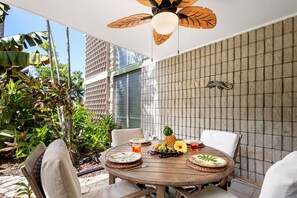 Outdoor dining - Alii Villas 107 - Ground Floor Oasis - Vrkcv (Kailua-Kona)