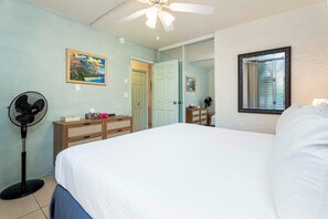 Condo, 1 giường cỡ king và sofa giường, lanai, quang cảnh vườn (Alii Villas 107) | 1 phòng ngủ, trang trí khác biệt 
