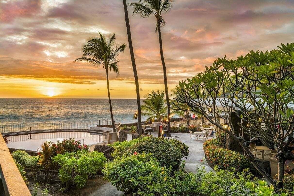 Kondominium, 1 Tempat Tidur King dengan tempat tidur Sofa, beranda (Casa de Emdeko 216) | Pemandangan pantai/laut