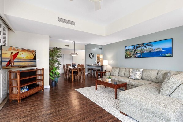 Condo, várias camas, varanda coberta, vista para o jardim (Vista Waikoloa C105) | Área de estar | TV de tela plana 42 polegadas com canais digitais