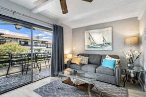 Condo, 1 King Bed with Sofa bed, Lanai, Garden View (Casa de Emdeko 221) | Living area