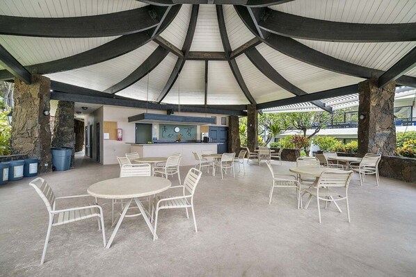 Condo, 1 King Bed with Sofa bed, Lanai, Garden View (Casa de Emdeko 221) | Outdoor dining