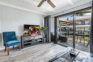 Condo, 1 King Bed with Sofa bed, Lanai, Garden View (Casa de Emdeko 221) | Living area