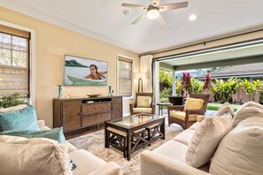 Interior - Outdoor Seating- Central AC & Wifi- Vrkcv (Kailua-Kona)