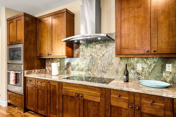 House, Multiple Beds, Lanai, Garden View (Holua Kai 37) | Private kitchen