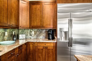 House, Multiple Beds, Lanai, Garden View (Holua Kai 37) | Private kitchen