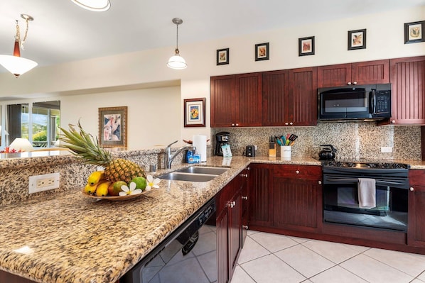 Condo, Multiple Beds, Lanai, Golf View (Fairway Villas Waikoloa B21) | Private kitchen