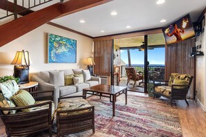 Condo, Multiple Beds, Kitchen, Ocean View (Country Club Villas 303) | Living area