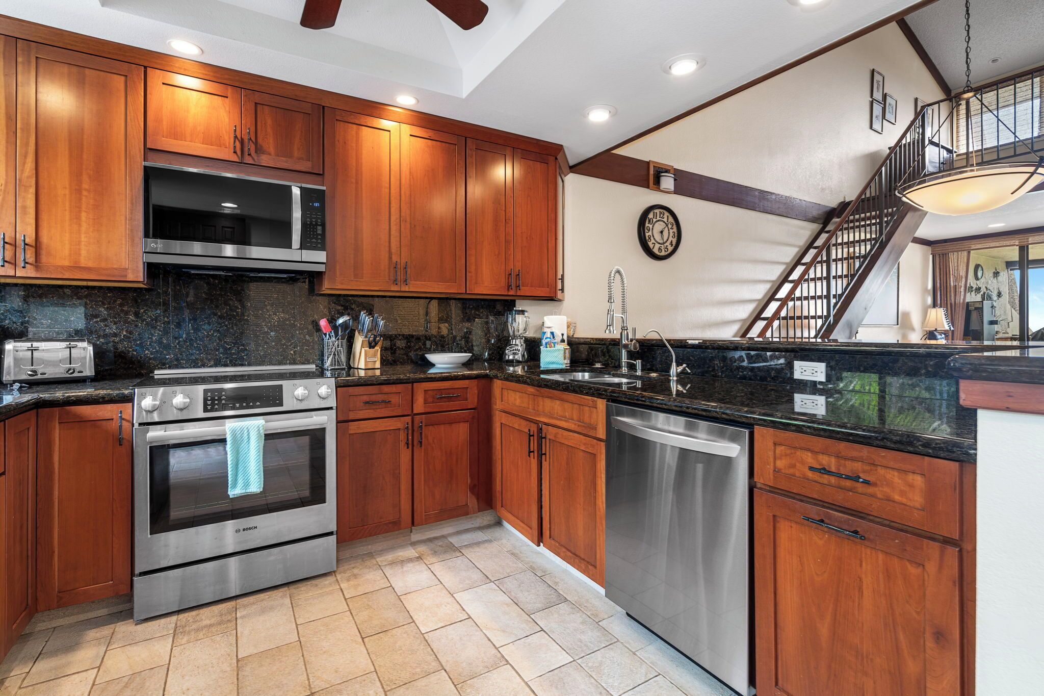 Leilighet, flere senger, kjøkken, havutsikt (Country Club Villas 303) | Eget kjøkken | Kaffetrakter/tekoker og spisebord