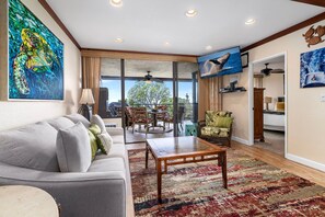 Condo, Multiple Beds, Kitchen, Ocean View (Country Club Villas 303) | Living area | 42-inch flat-screen TV with digital channels