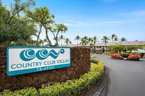 Exterior detail - Top Floor With Loft - Ocean and Golf Course Views - AC - Vrkcv (Kailua-Kona)