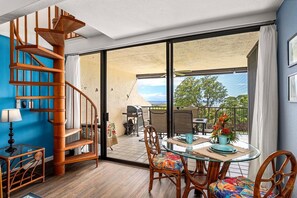 Condo, Multiple Beds, Lanai, Ocean View (Country Club Villas 305) | Interior