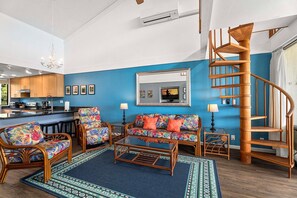 Living area - Top Floor With Loft - Ocean and Golf Course Views - AC - Vrkcv (Kailua-Kona)