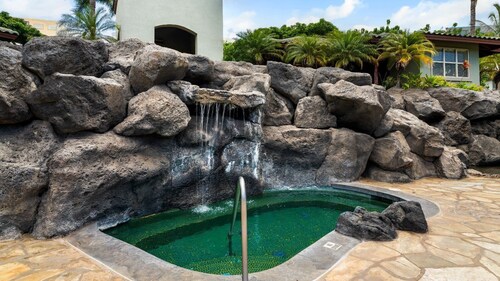 Tropical Escape w/ Lanai, BBQ & Resort Amenities - Vrkcv