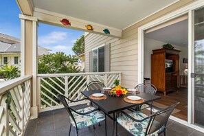 Appart'hôtel, plusieurs lits, véranda, vue golf (Fairway Villas Waikoloa C22) | Vue de la chambre