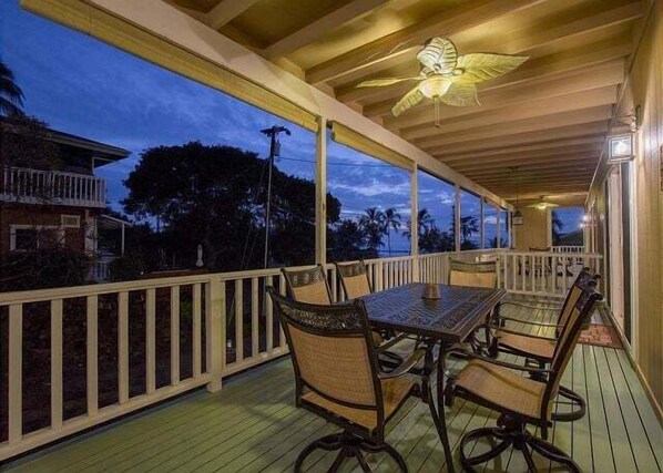 Apartment, Mehrere Betten, Veranda, Meerblick (Kahaluu Makai) | Speisen im Freien