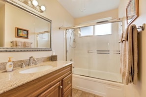 Condo, Multiple Beds, Lanai, Ocean View (Kahaluu Makai) | Bathroom