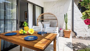 Condo, 1 King Bed, Lanai, Garden View (Casa de Emdeko 124) | Outdoor dining