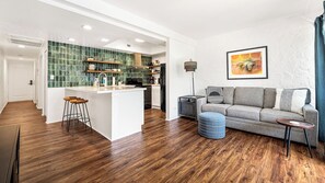 Condo, 1 King Bed, Lanai, Garden View (Casa de Emdeko 124) | Living area