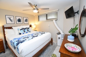Condo, 1 cama King e sofá-cama, varanda coberta, vista para o oceano (Sea Village 4104) | 1 quarto, individualmente decorados, individualmente mobiliados