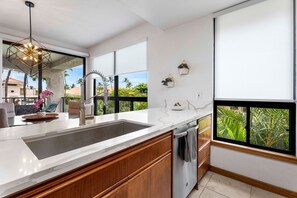 Condo, 1 cama King size, lanai (The Shores at Waikoloa 231) | Cocina privada | Comedor 