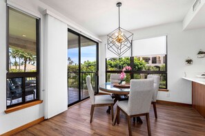 Lägenhet - 1 kingsize-säng - lanai (The Shores at Waikoloa 231) | 1 sovrum, individuell inredning, unika möbler och sängkläder