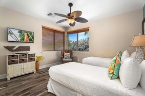 Casa de ciudad, varias camas, lanai, vista al jardín (Kulalani at Mauna Lani 205) | 3 habitaciones, decoración personalizada y muebles diferentes