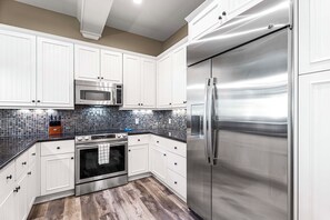 Townhome, Multiple Beds, Lanai, Garden View (Kulalani at Mauna Lani 205) | Private kitchen