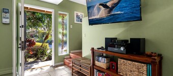 Steps From Lanai -> Beach - AC & Wifi - $ Affordable- Vrkcv