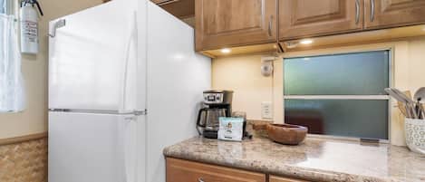 Townhome, Multiple Beds, Lanai, Garden View (Surf and Racquet 52) | Interior