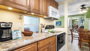 Townhome, Multiple Beds, Lanai, Garden View (Surf and Racquet 52) | Private kitchen | Coffee/tea maker, dining tables