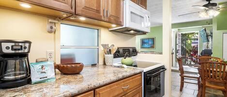 Townhome, Multiple Beds, Lanai, Garden View (Surf and Racquet 52) | Private kitchen