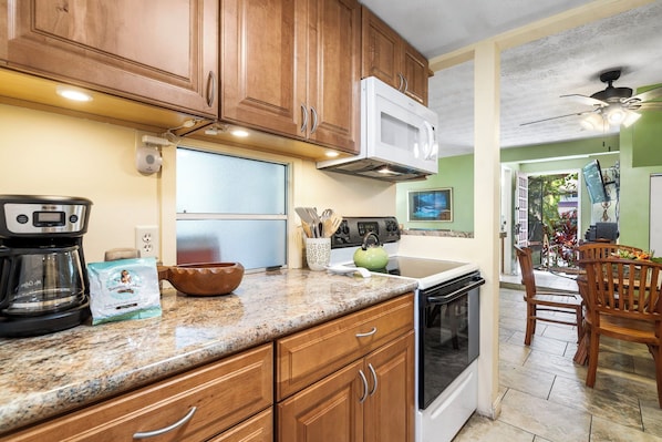 Townhome, Multiple Beds, Lanai, Garden View (Surf and Racquet 52) | Private kitchen | Coffee/tea maker, dining tables