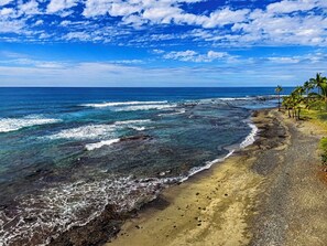 在海灘附近