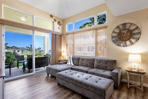 Townhome, Multiple Beds, Lanai, Ocean View (Na Hale O Keauhou E6) | Living area