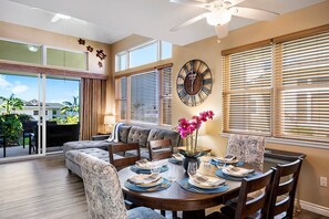 Townhome, Multiple Beds, Lanai, Ocean View (Na Hale O Keauhou E6) | 3 bedrooms, individually decorated, individually furnished, bed sheets