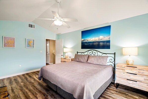 Townhome, Multiple Beds, Lanai, Ocean View (Na Hale O Keauhou E6) | 3 bedrooms, individually decorated, individually furnished, bed sheets