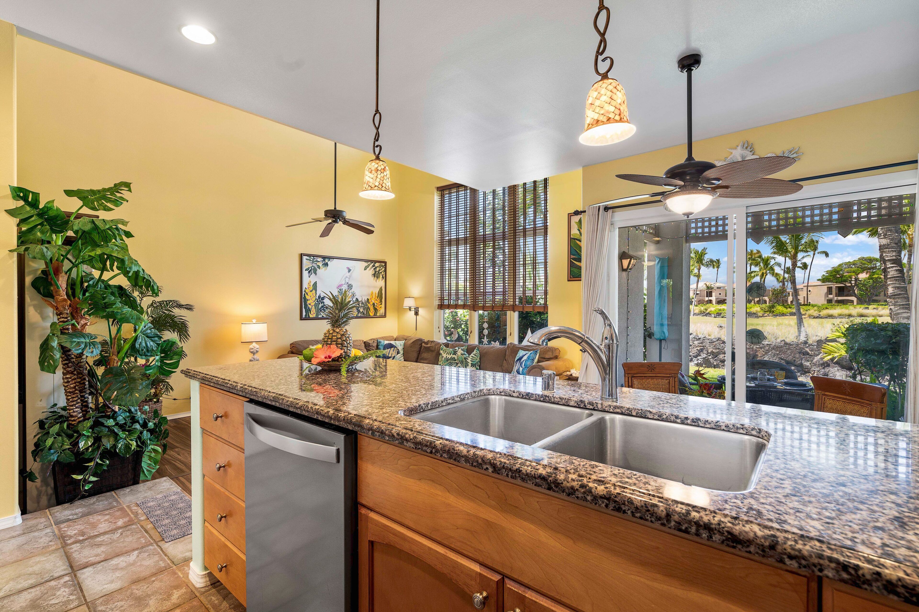 Stadtwohnung, Mehrere Betten, Veranda, Blick auf den Golfplatz (Waikoloa Colony Villas 303) | Eigene Küche | Esstisch