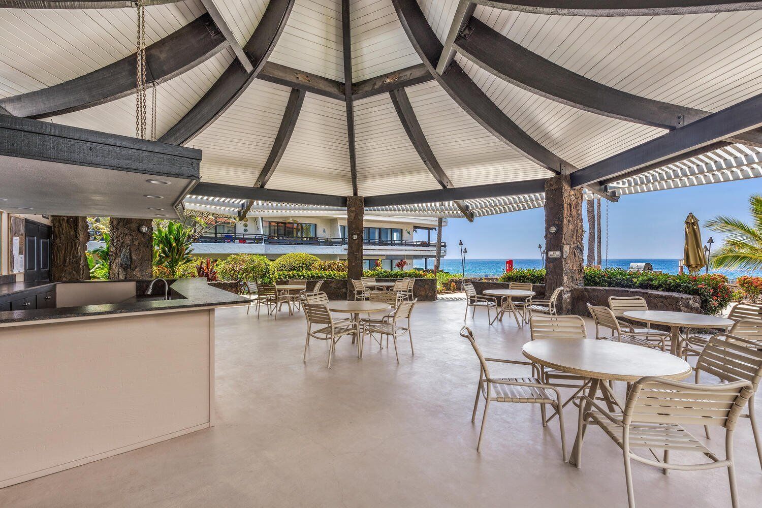 Apartment, 1 King-Bett, Veranda, eingeschränkter Meerblick (Casa de Emdeko 232) | Speisen im Freien