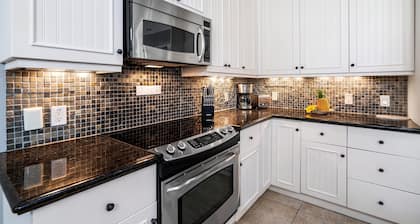 Beautiful Townhouse - Great Amenities and Spacious Lanai! Comes With Beach Pass! - Vrkcv
