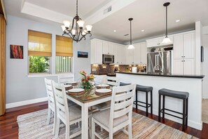 Casa de ciudad, varias camas, lanai, vista al jardín (Kulalani at Mauna Lani 2301) | 2 habitaciones, decoración personalizada y muebles diferentes
