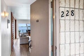 Interior - Breathtaking Ocean View - Ocean Front Complex- Vrkcv (Kailua-Kona)