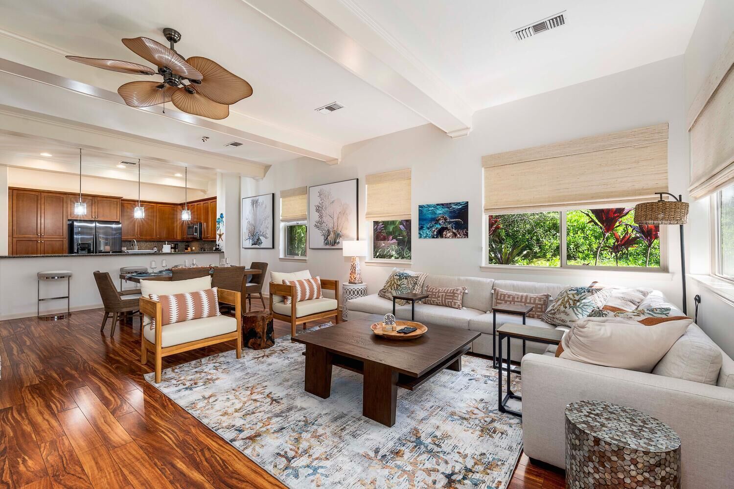 ทาวน์โฮม, หลายเตียง, ระเบียง, วิวสวน (Mauna Lani Fairways 302) | บริเวณนั่งเล่น | ทีวี 42 นิ้ว พร้อมช่องดิจิตอล