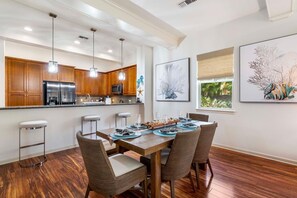 Townhome, Multiple Beds, Lanai, Garden View (Mauna Lani Fairways 302) | 3 bedrooms, individually decorated, individually furnished, bed sheets